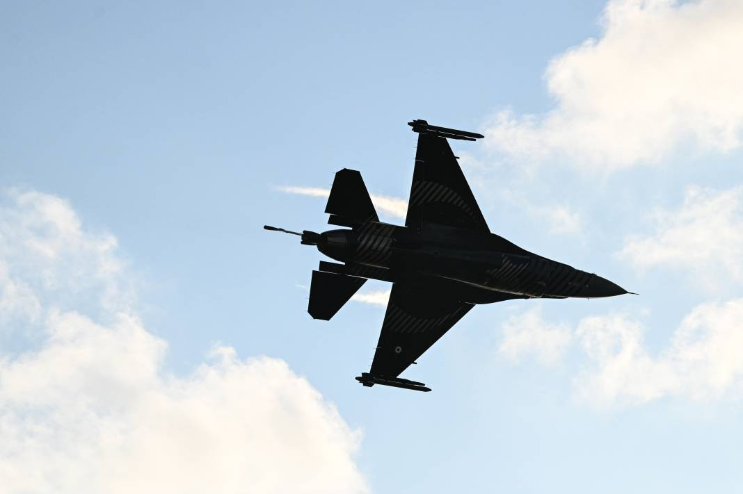 SOLOTÜRK'ten rekor kıran gösteri. İstanbulluları büyülediler - Resim: 4